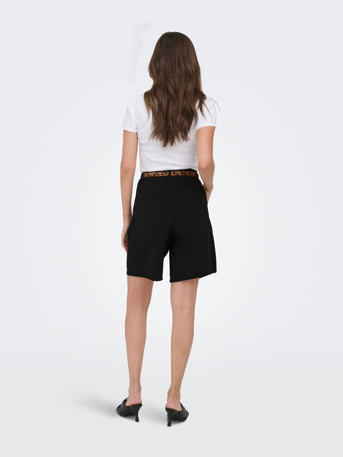 model_shot-back
